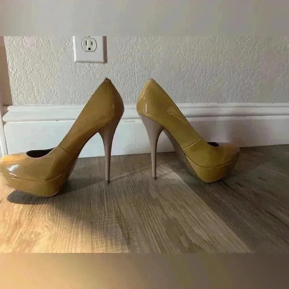 Steve Madden Caryssa Yellow Patent Leather Heels Platform Stiletto Size 7.5 Fun! - Picture 9 of 9